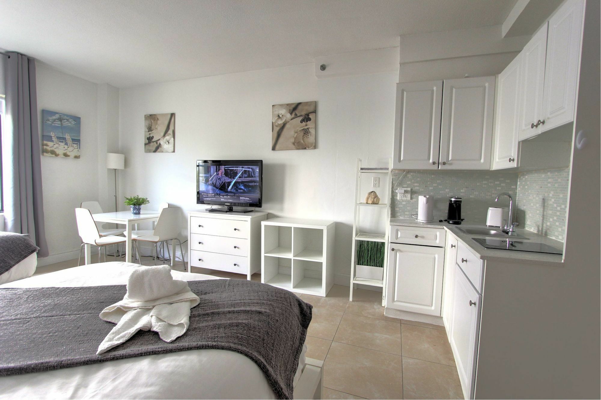 Private Apartments At The Casablanca ميامي بيتش المظهر الخارجي الصورة