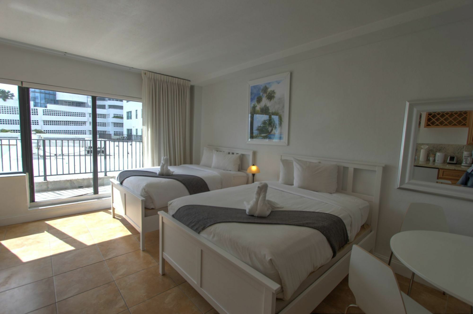 Private Apartments At The Casablanca ميامي بيتش المظهر الخارجي الصورة